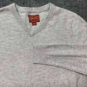 Red Ale by Alesbury Mens Medium Light Gray V-Neck Cotton Sweater Classic